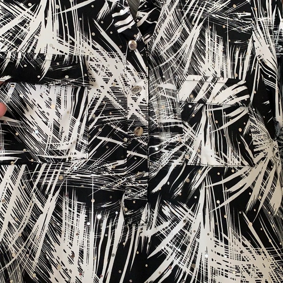 NWT Brittany Black b/w blouse w glitter. Excellent condition - Picture 6 of 8